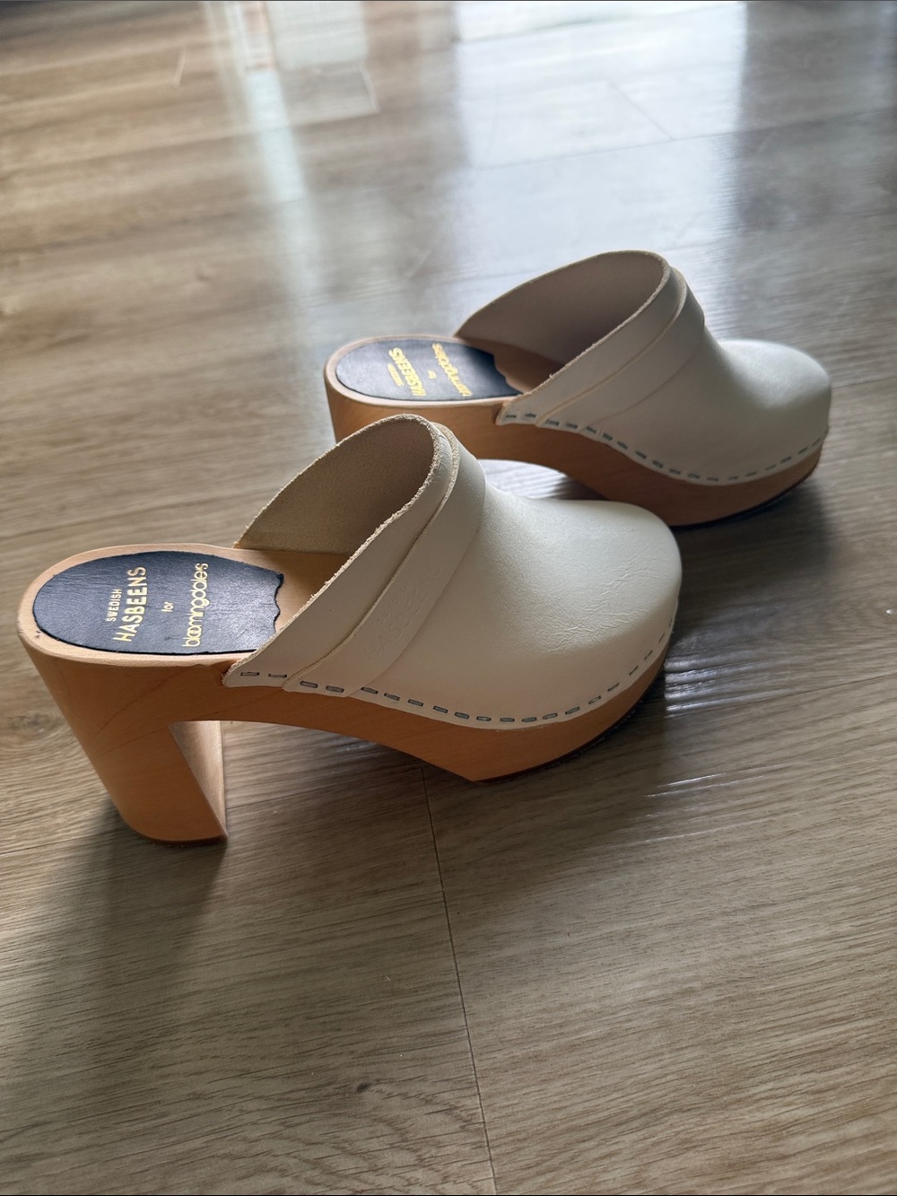 Swedish Hasbeens White Leather High-Heel Clogs with Natural Wood Sole
